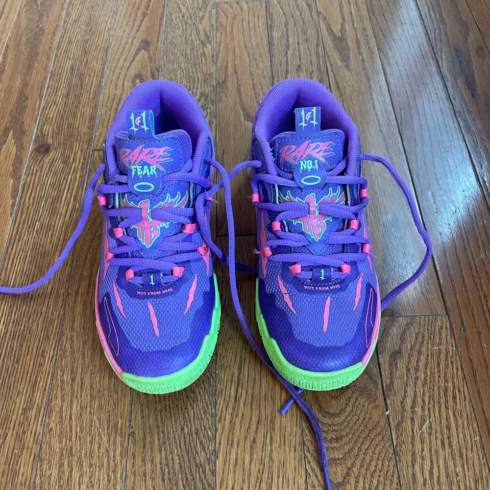 Kids Puma LaMelo Basketball sneakers in size 2.